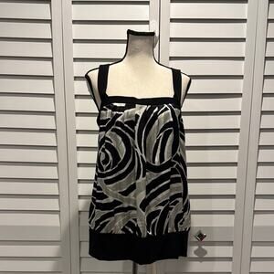 Chic Black and White Sleeveless Top